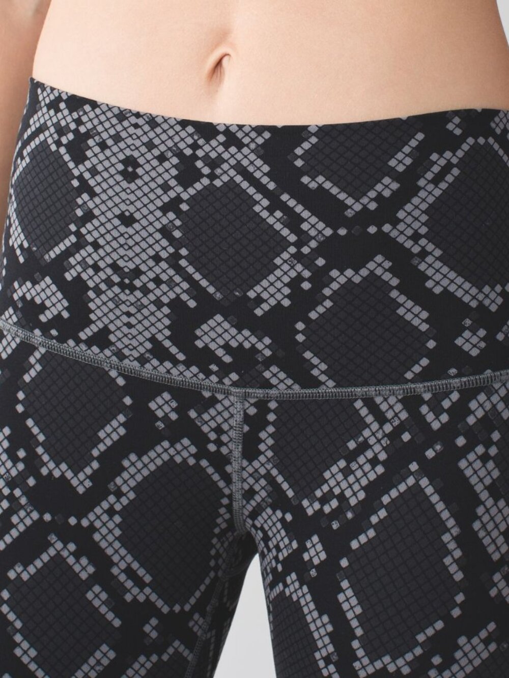 Lululemon - Wunder Under HR Crop 21" Luon - Size 6 - Ziggy Snake Grey - VGUC - Picture 2 of 7
